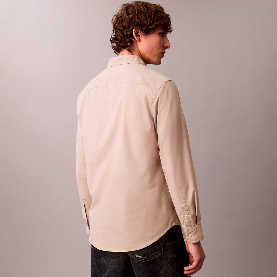 camisa-oxford-classica-com-botoes