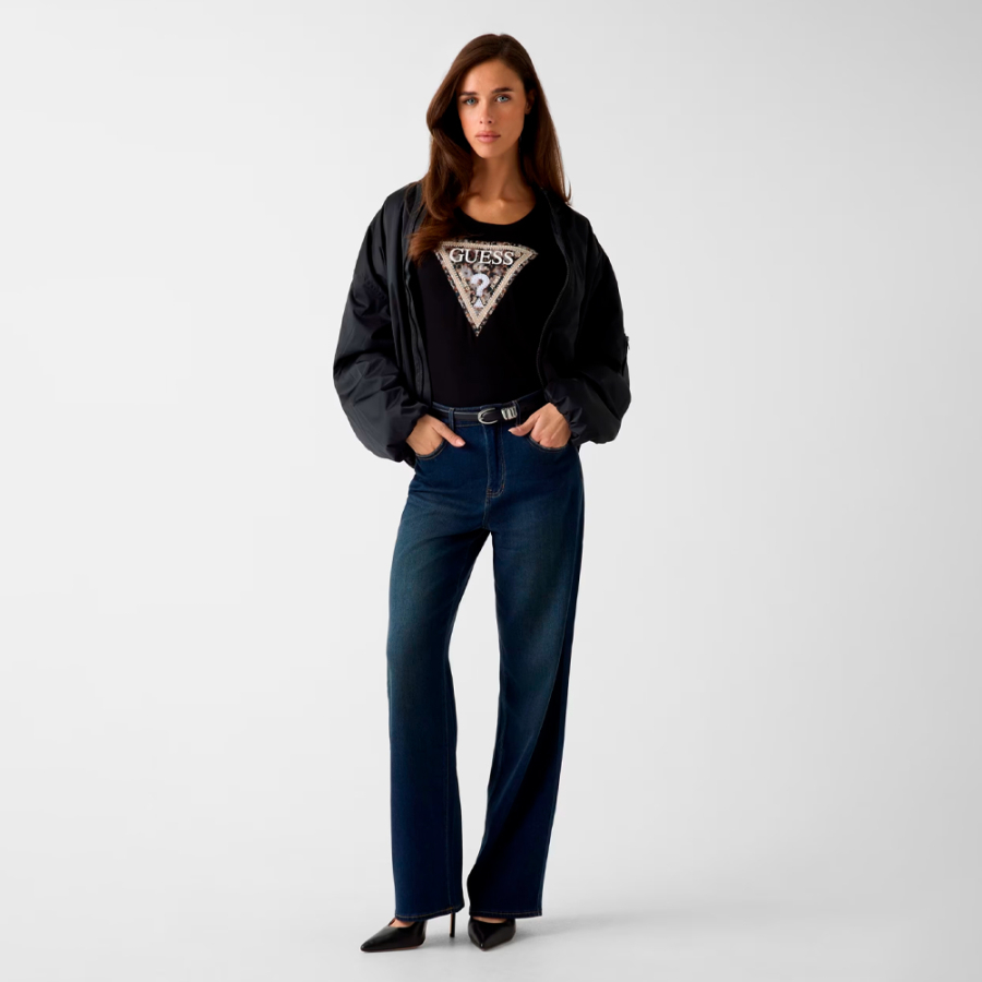 camiseta-con-logo-de-triangulo camiseta-con-logo-de-triangulo