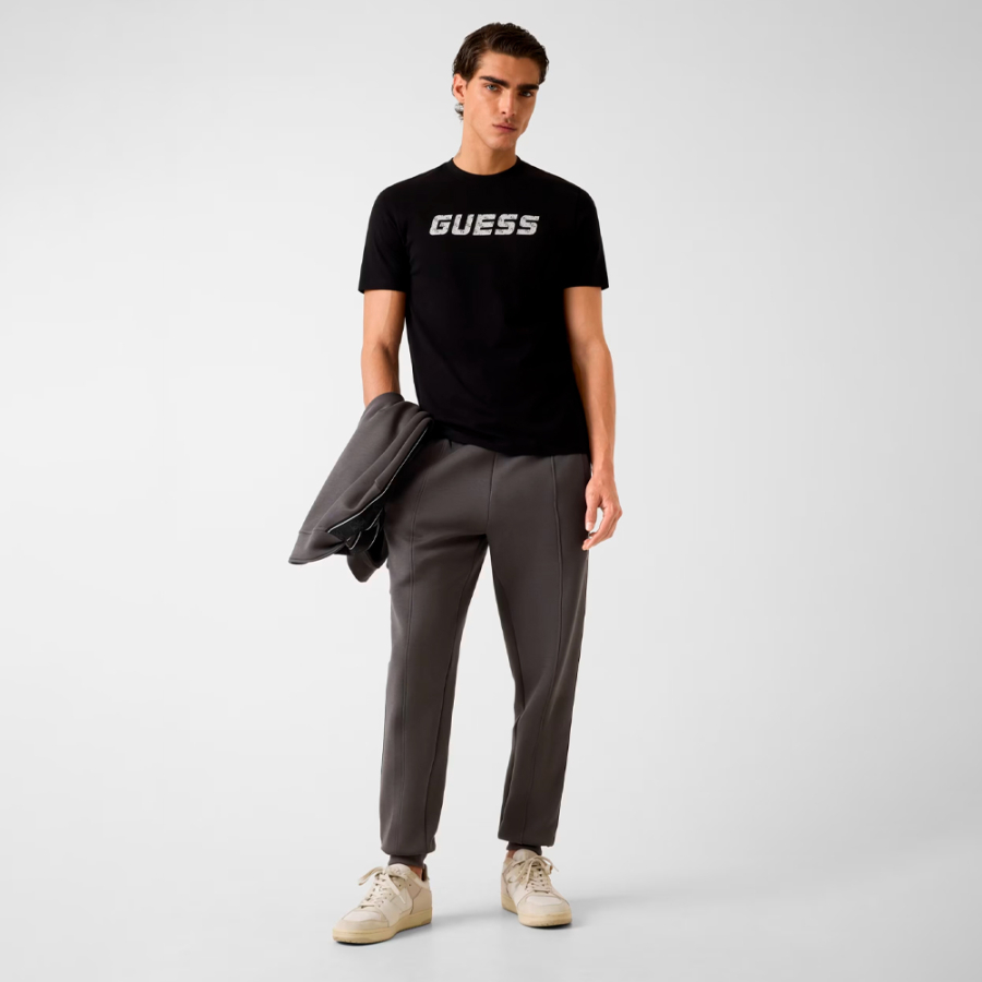 camiseta-con-logo-estampado