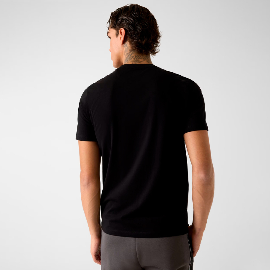 camiseta-com-logotipo-estampado