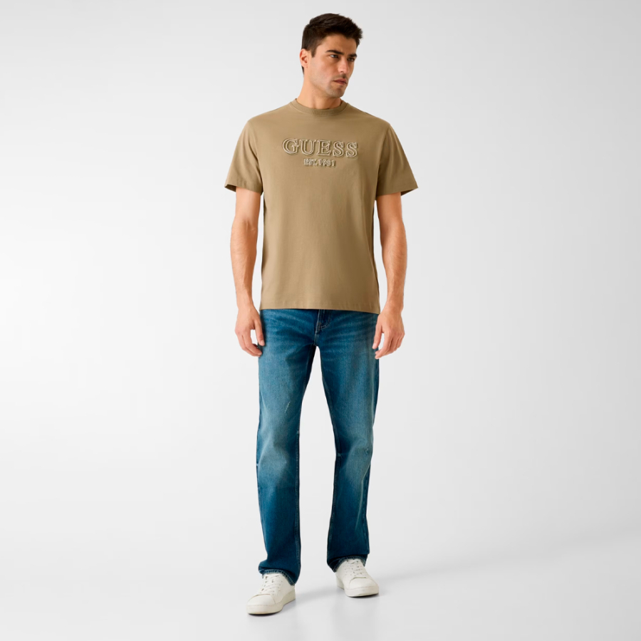 camiseta-con-logo-bordado