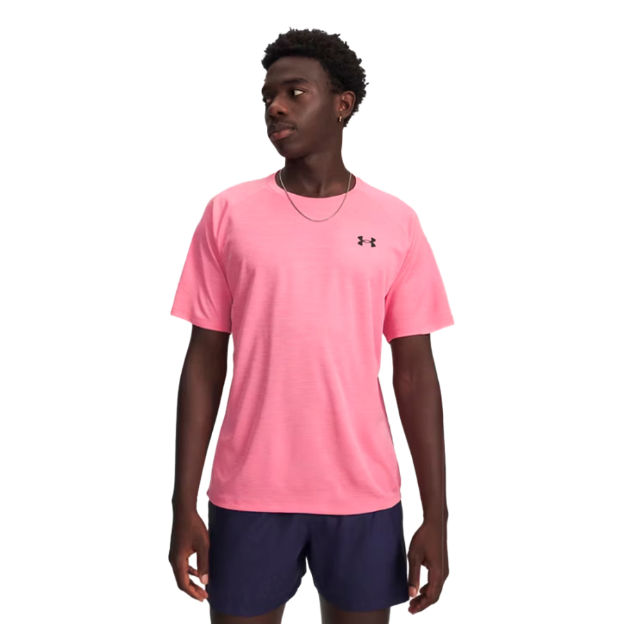 t-shirt-a-manches-courtes-avec-texture-technique