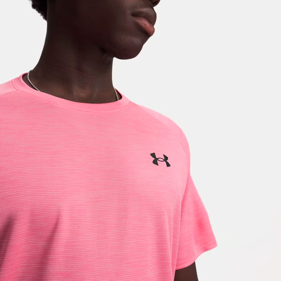 t-shirt-a-maniche-corte-con-texture-tech