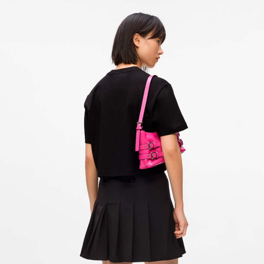 short-sleeved-t-shirt-with-graffiti