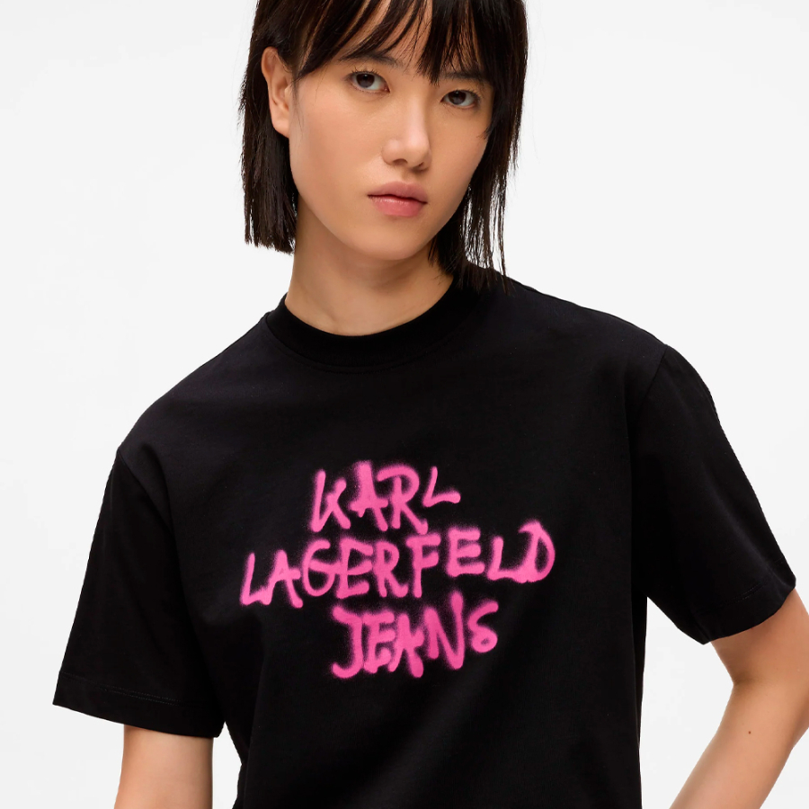 short-sleeved-t-shirt-with-graffiti