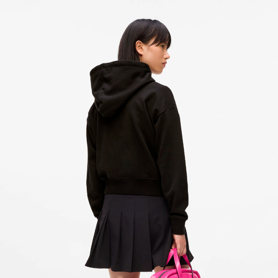 kapuzenpulli-mit-graffiti-verzierung