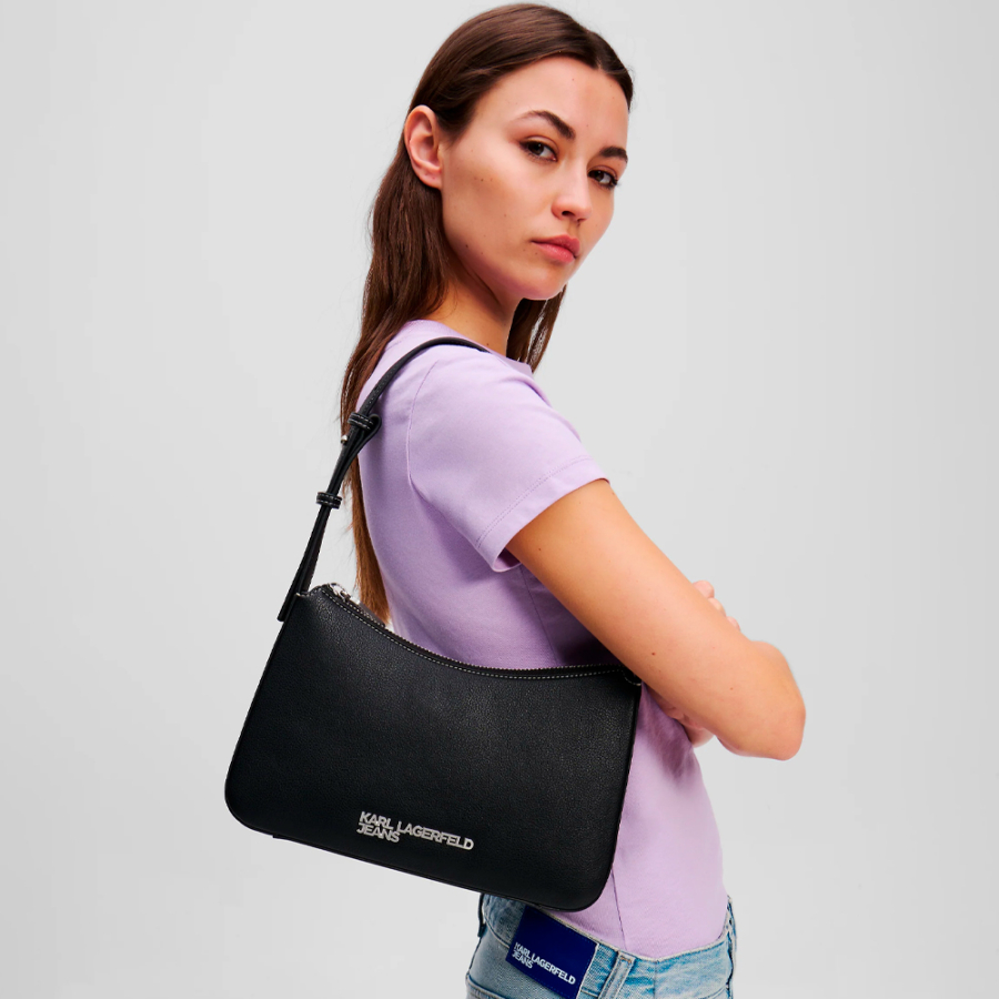 sac-a-bandouliere-avec-logo-metal-de