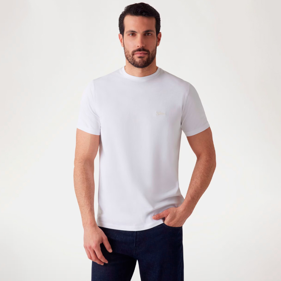 camiseta-con-logotipo-bordado