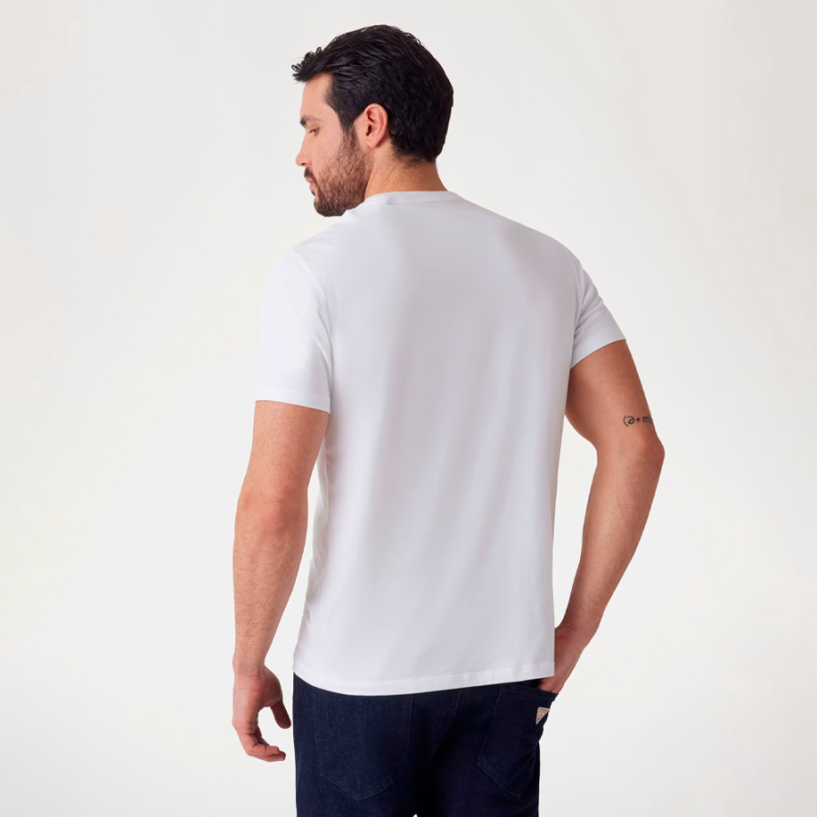 camiseta-con-logotipo-bordado