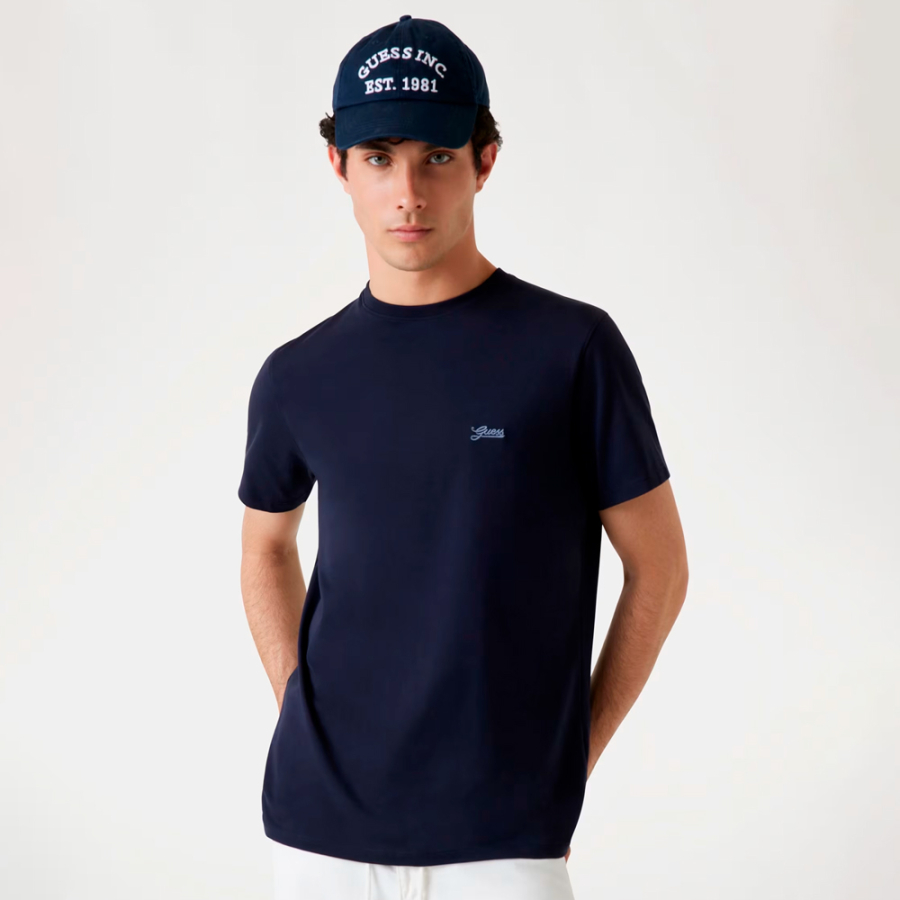 camiseta-con-logotipo-bordado