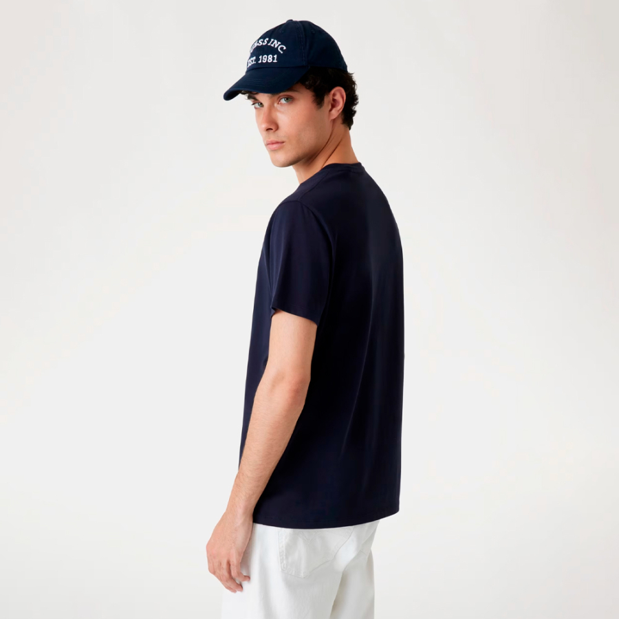 camiseta-com-logotipo-bordado