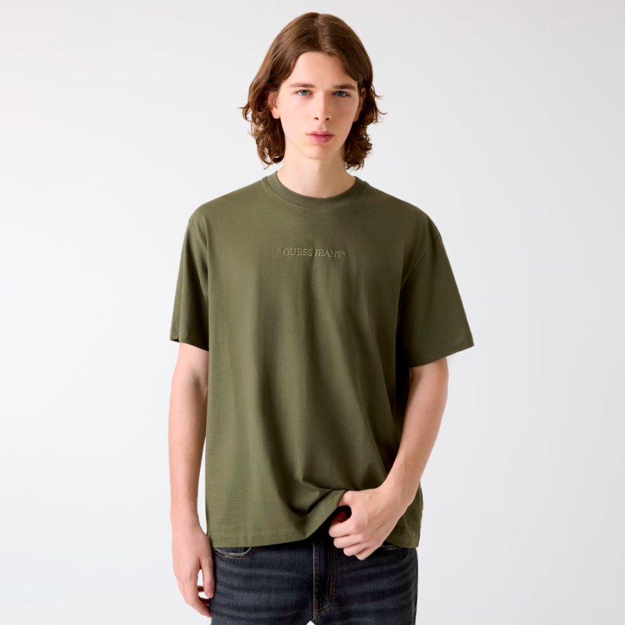 camiseta-com-logotipo-bordado