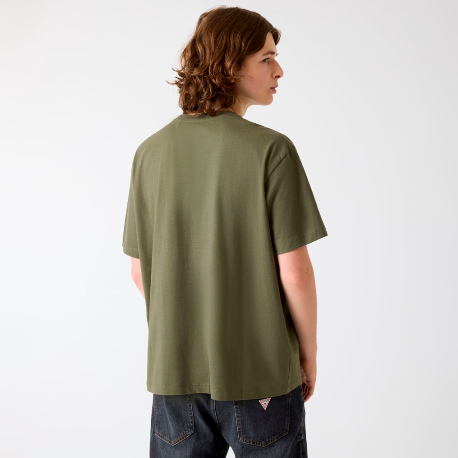 camiseta-com-logotipo-bordado