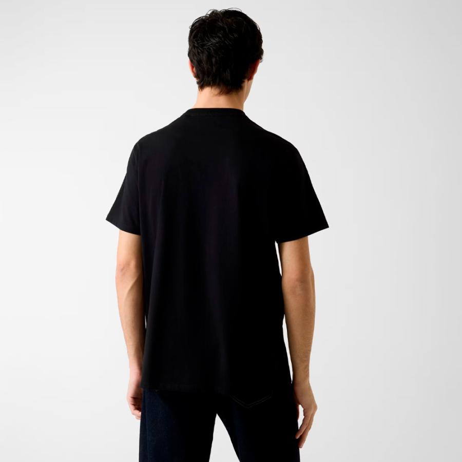 t-shirt-mit-kleinem-logo