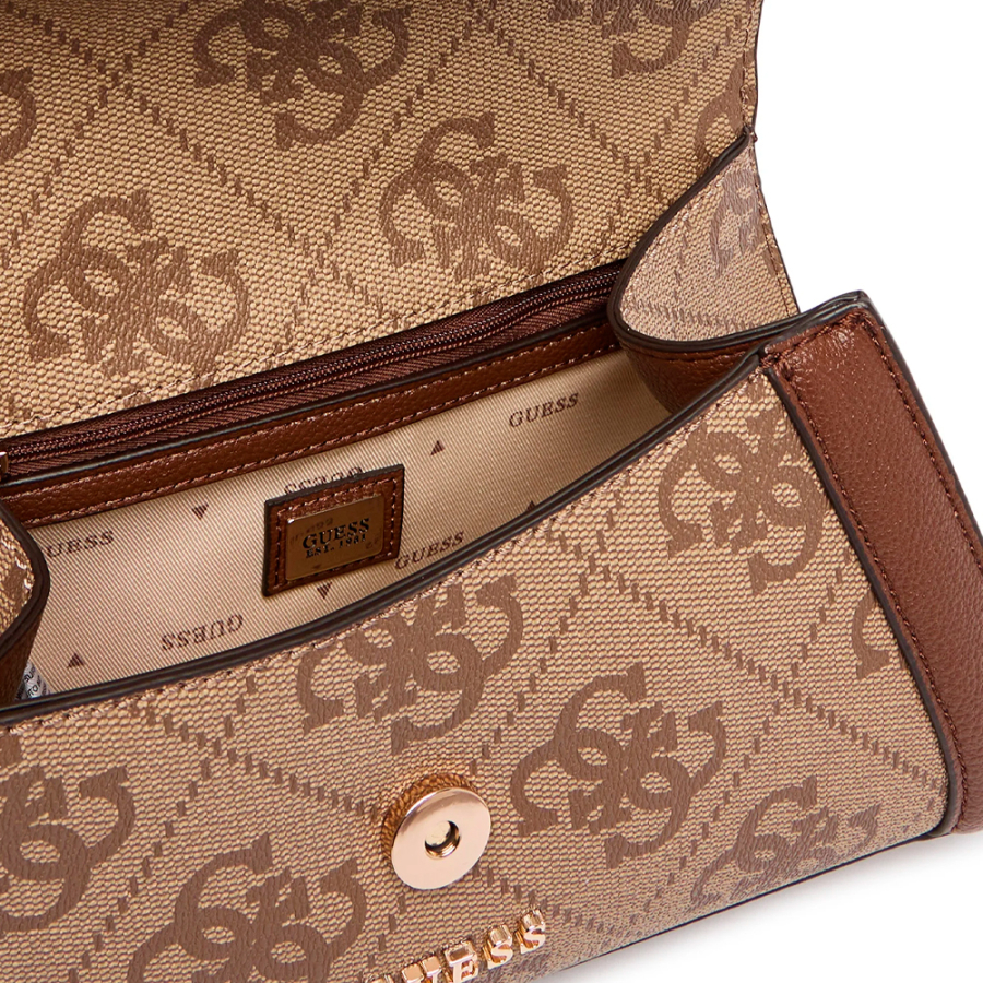 bolsa-de-ombro-com-aba-e-logotipo-karnilla