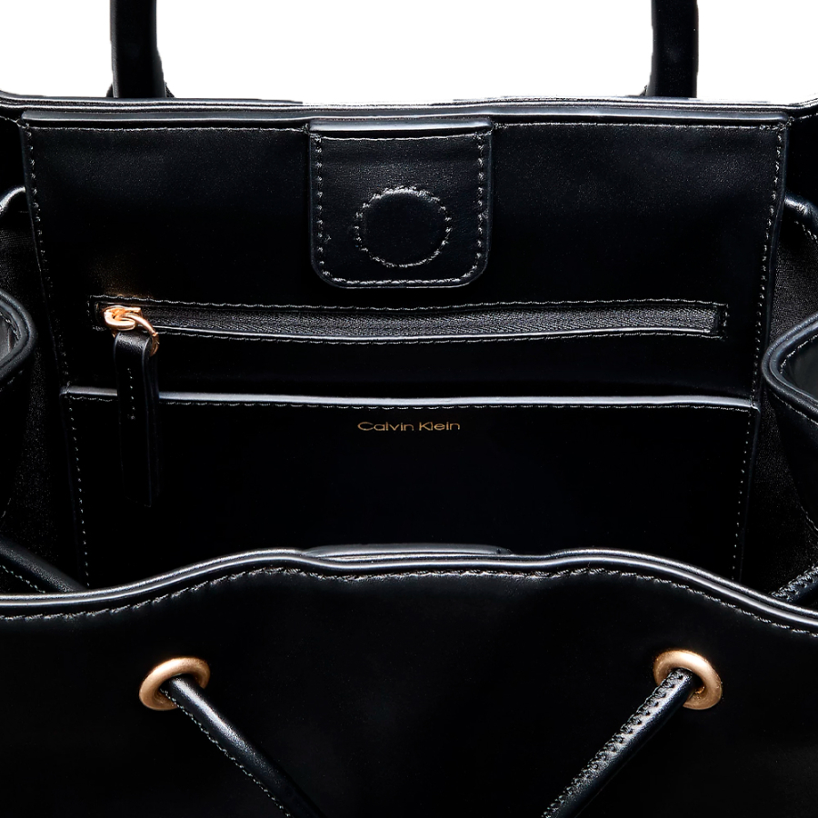 mochila-con-cordon-con-monograma mochila-con-cordon-con-monograma