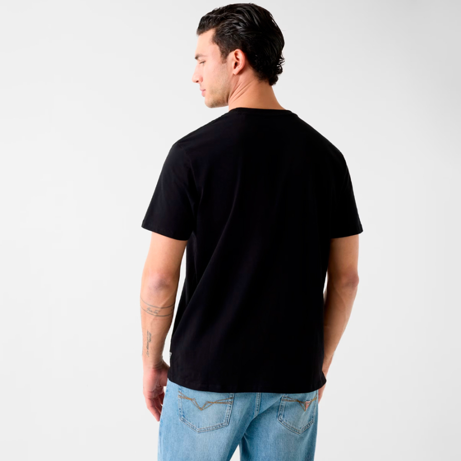 camiseta-com-estampa-de-logotipo