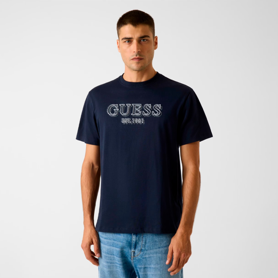 camiseta-com-logotipo-bordado