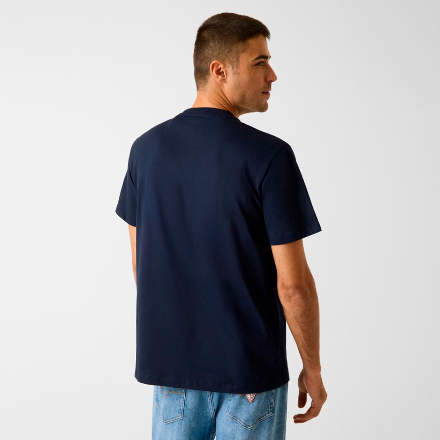 t-shirt-mit-gesticktem-logo