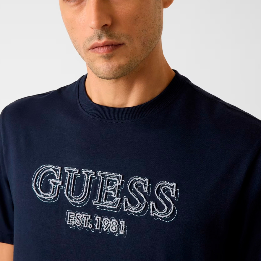 t-shirt-avec-logo-brode