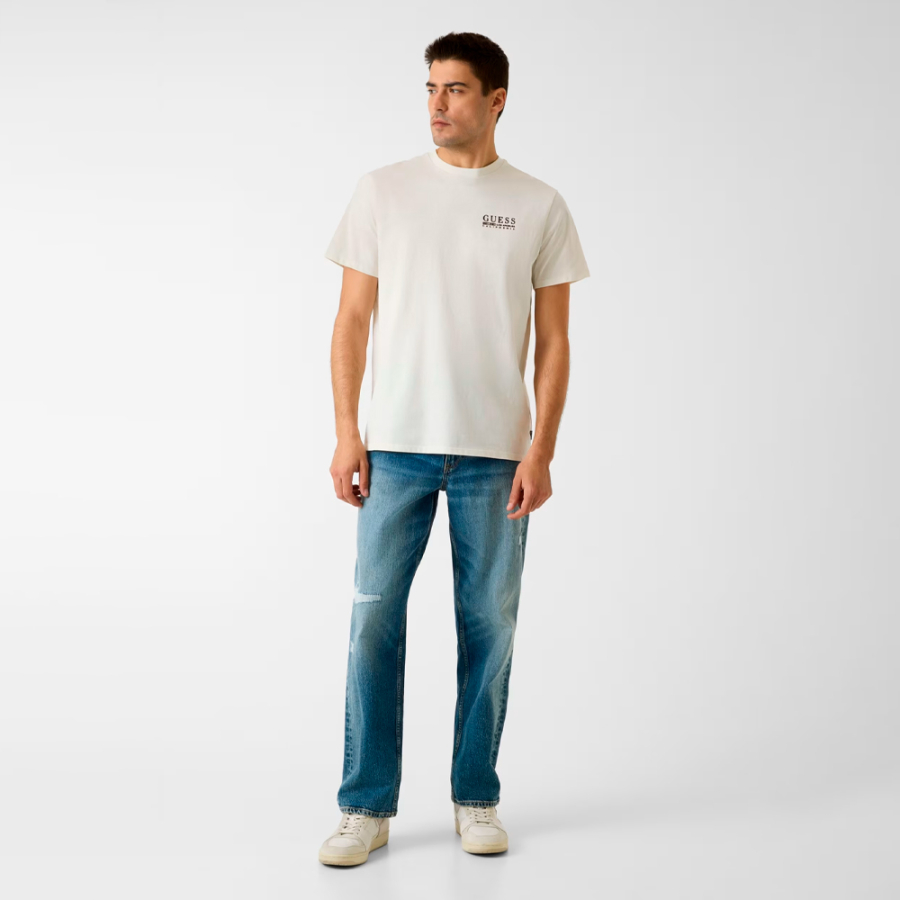 camiseta-com-logo-pequeno