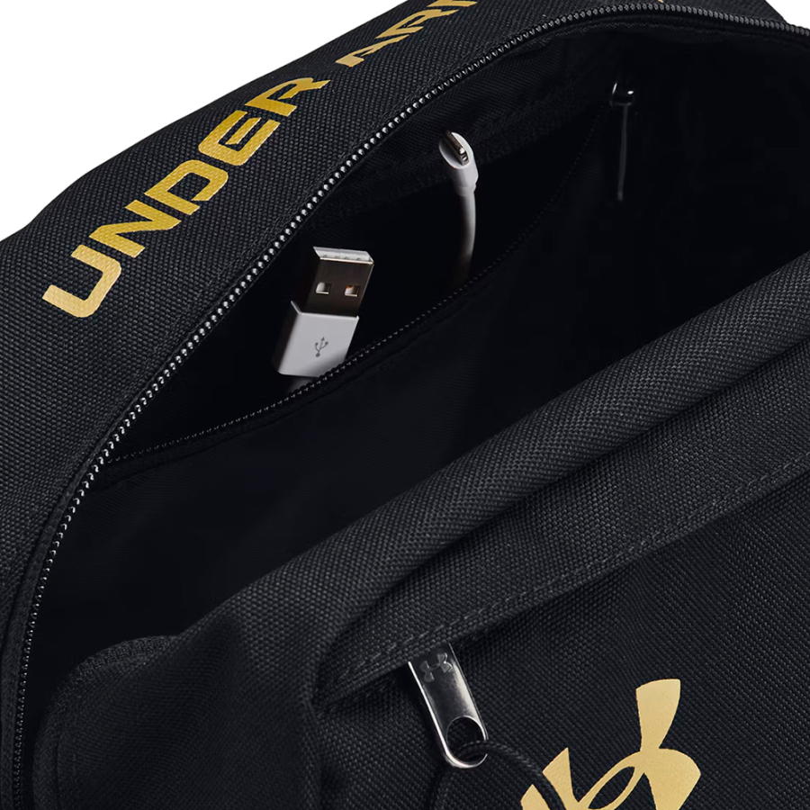 la-borsa-da-toelettatura-contiene-il-kit-da-viaggio