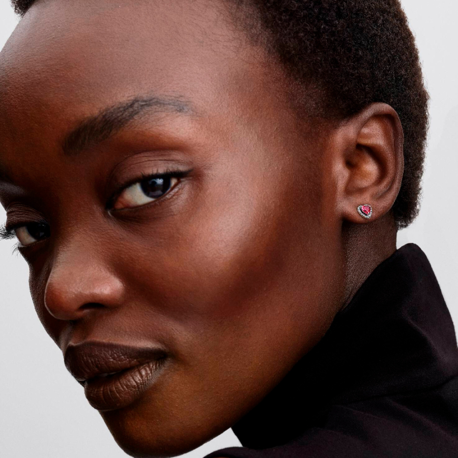 brincos-de-coracao-em-relevo-vermelho