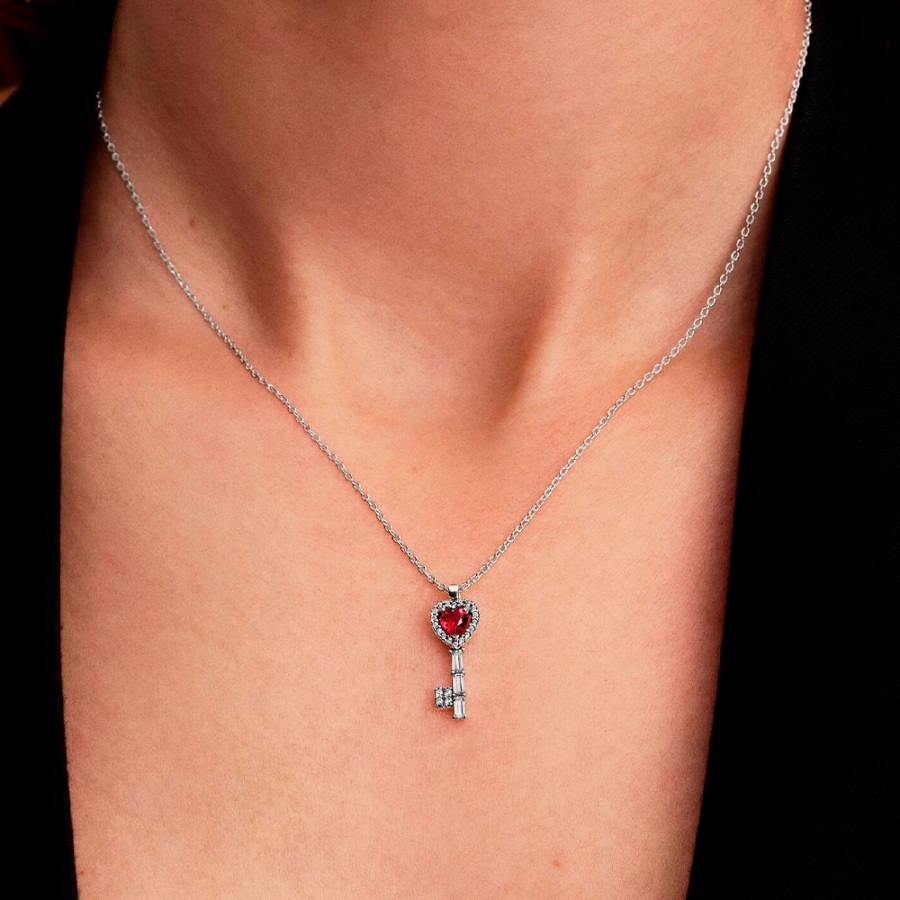 collana-con-chiave-a-cuore-rialzata-394392c01