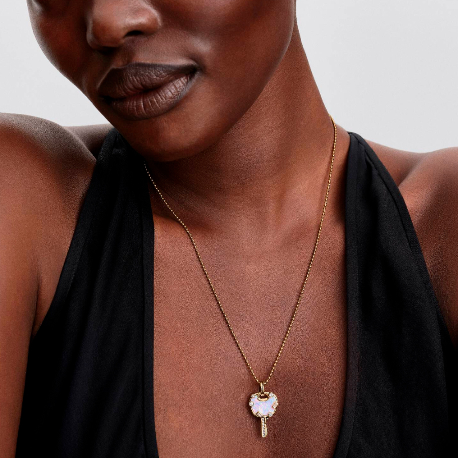 grosser-schlusselanhanger-mit-schlusselmotiv-rosa-opalisierend grosser-schlusselanhanger-mit-schlusselmotiv-rosa-opalisierend