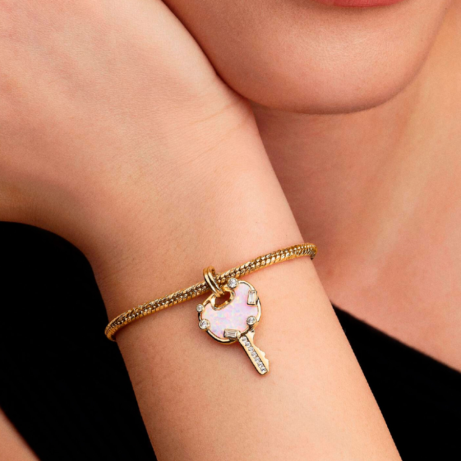 grosser-schlusselanhanger-mit-schlusselmotiv-rosa-opalisierend grosser-schlusselanhanger-mit-schlusselmotiv-rosa-opalisierend