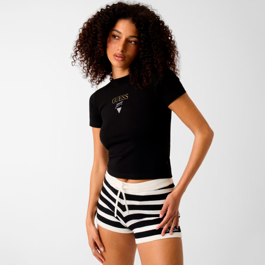 camiseta-com-logotipo-bordado