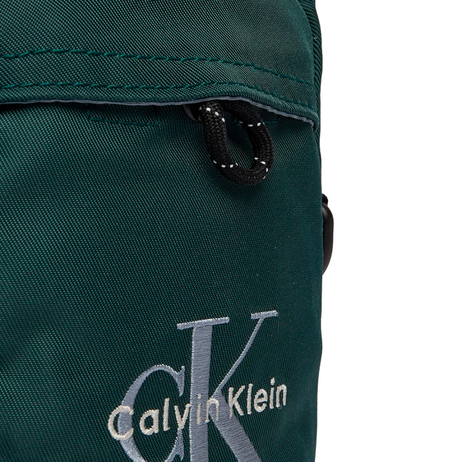 sac-a-bandouliere-slim-reporter-en-nylon-avec-logo-audacieux