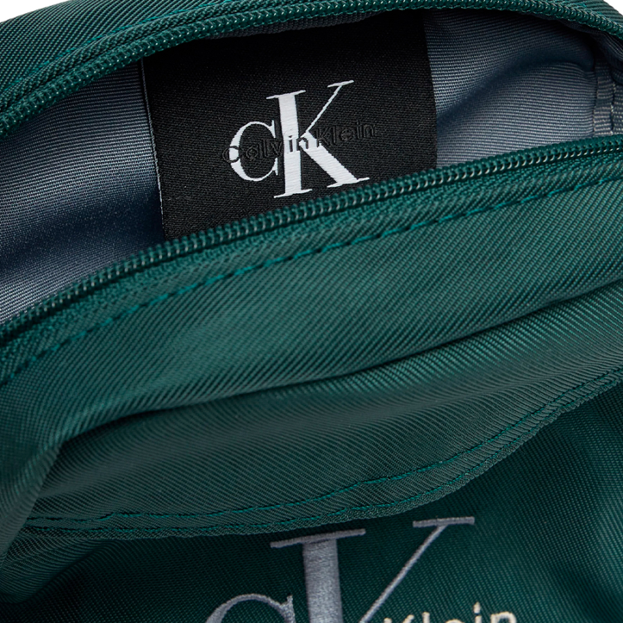 borsa-a-tracolla-slim-reporter-in-nylon-con-logo-in-grassetto