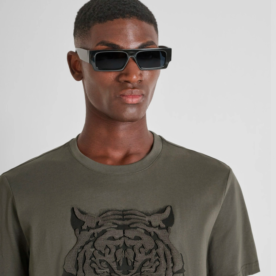 camiseta-de-corte-regular-com-estampa-de-tigre
