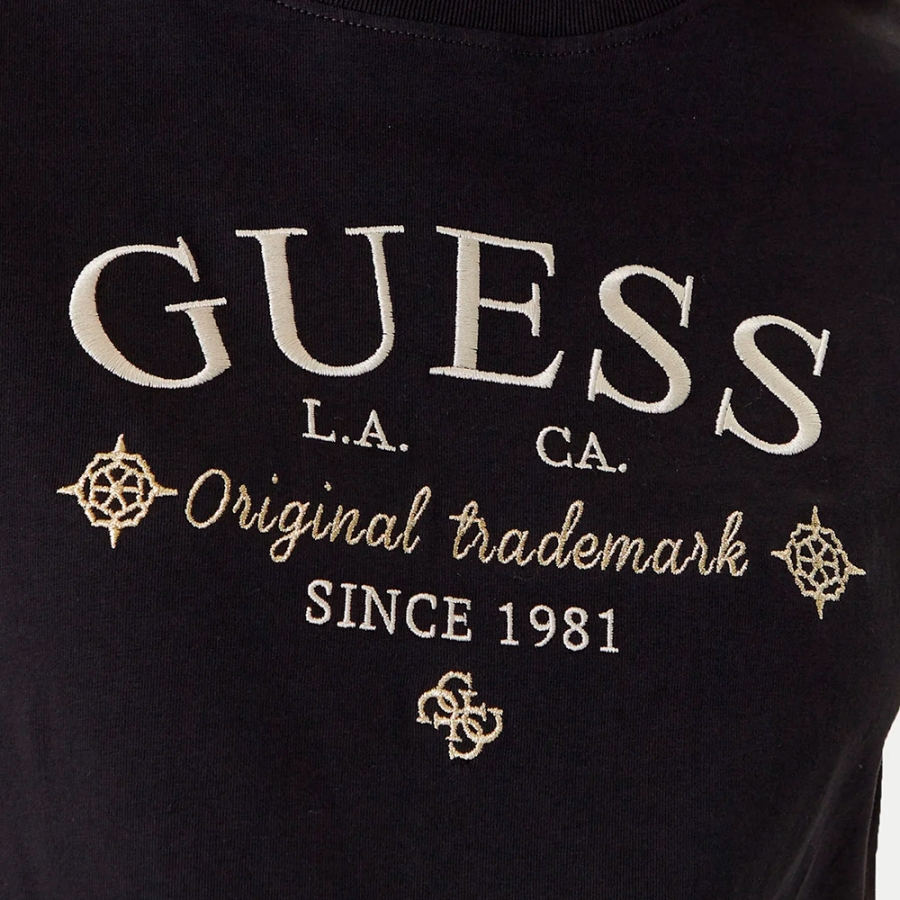 camiseta-con-logotipo-corte-regular