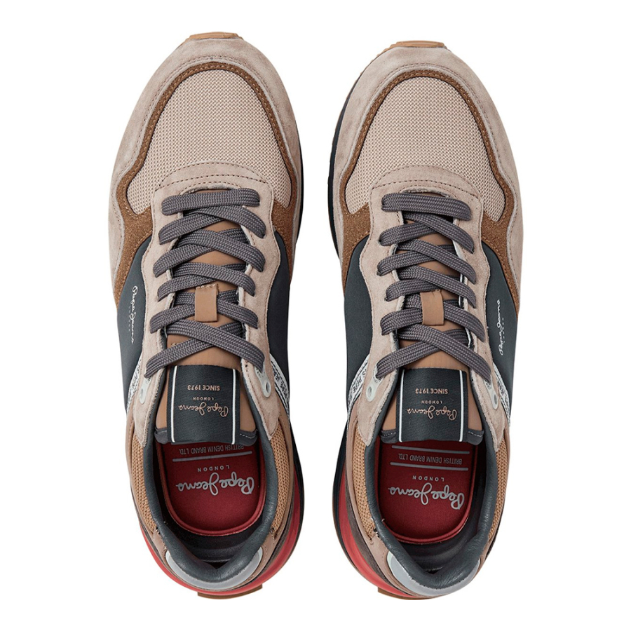 tenis-com-detalhes-em-camurca