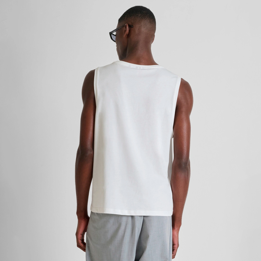 armelloses-t-shirt-mit-logo-plakette