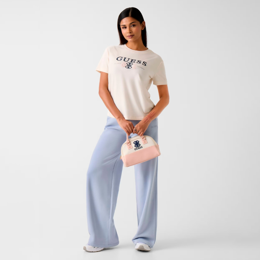 t-shirt-mit-gesticktem-logo