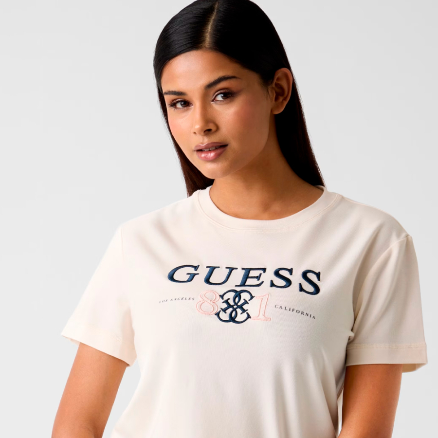 t-shirt-avec-logo-brode