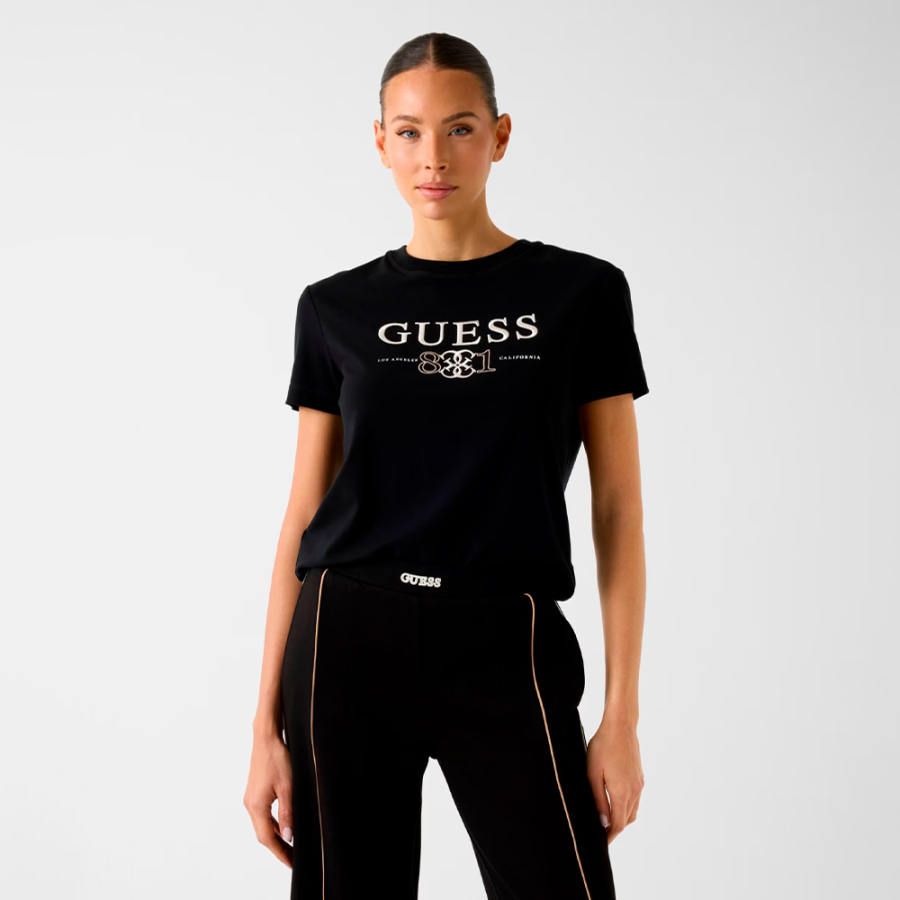 camiseta-con-logo-bordado