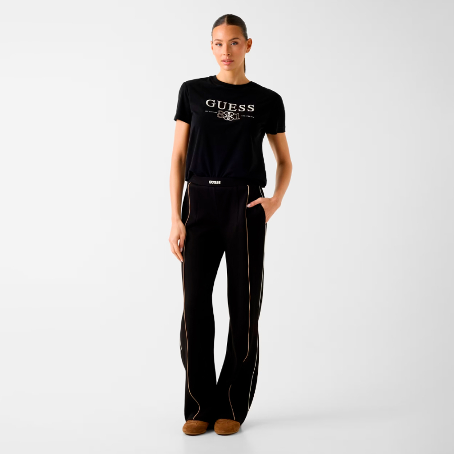 t-shirt-mit-gesticktem-logo