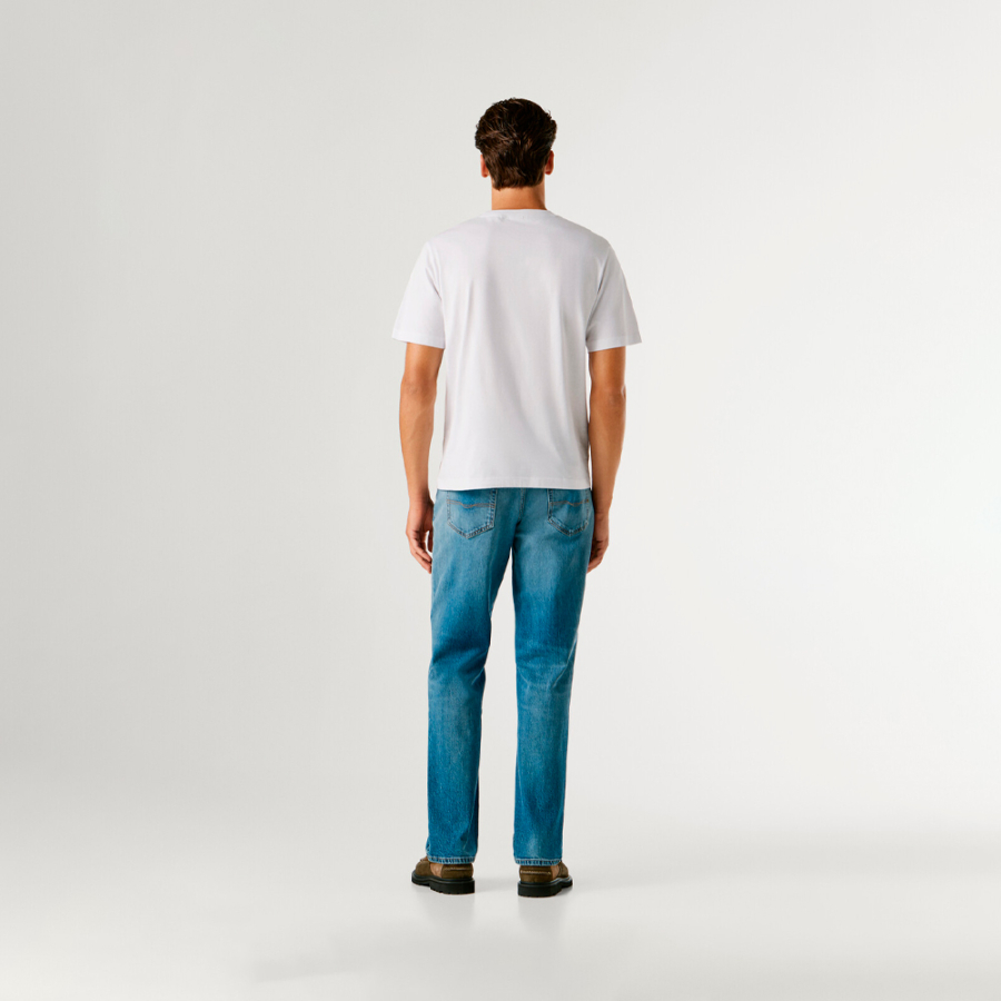 camiseta-com-logotipo-estampado