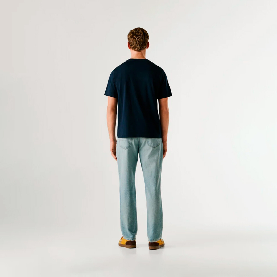 t-shirt-mit-aufgedrucktem-logo