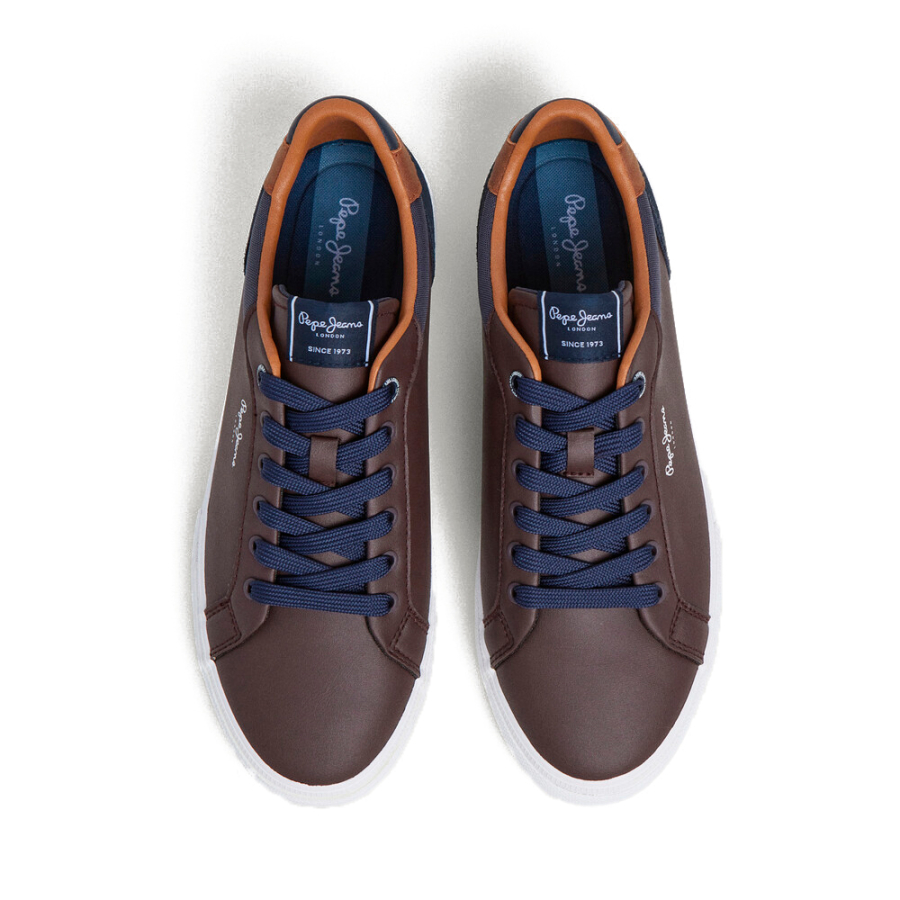 baskets-classiques-avec-details-en-daim-kenton