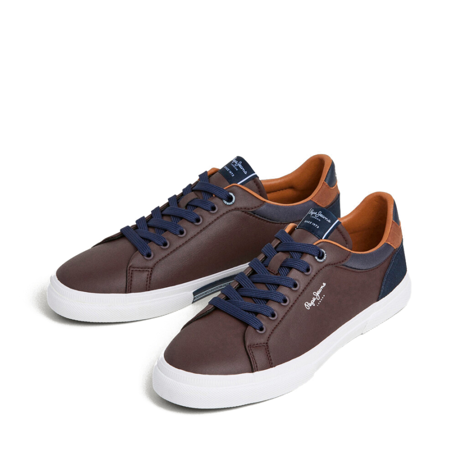 baskets-classiques-avec-details-en-daim-kenton