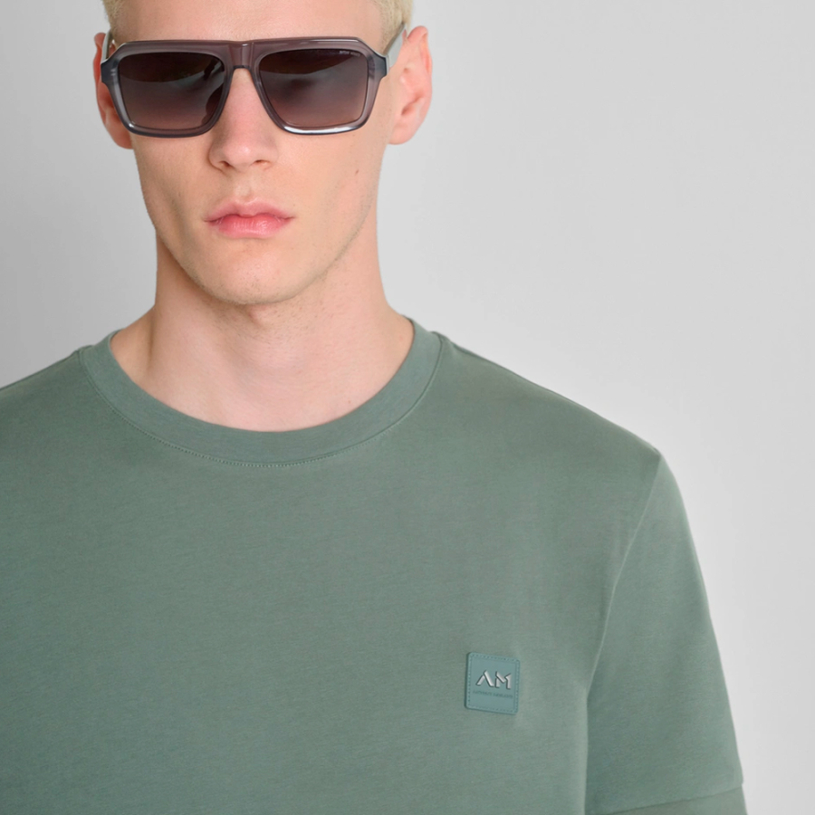 t-shirt-mit-normaler-passform