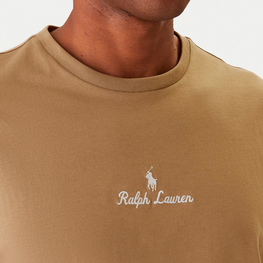 maglietta-con-il-nome-del-marchio