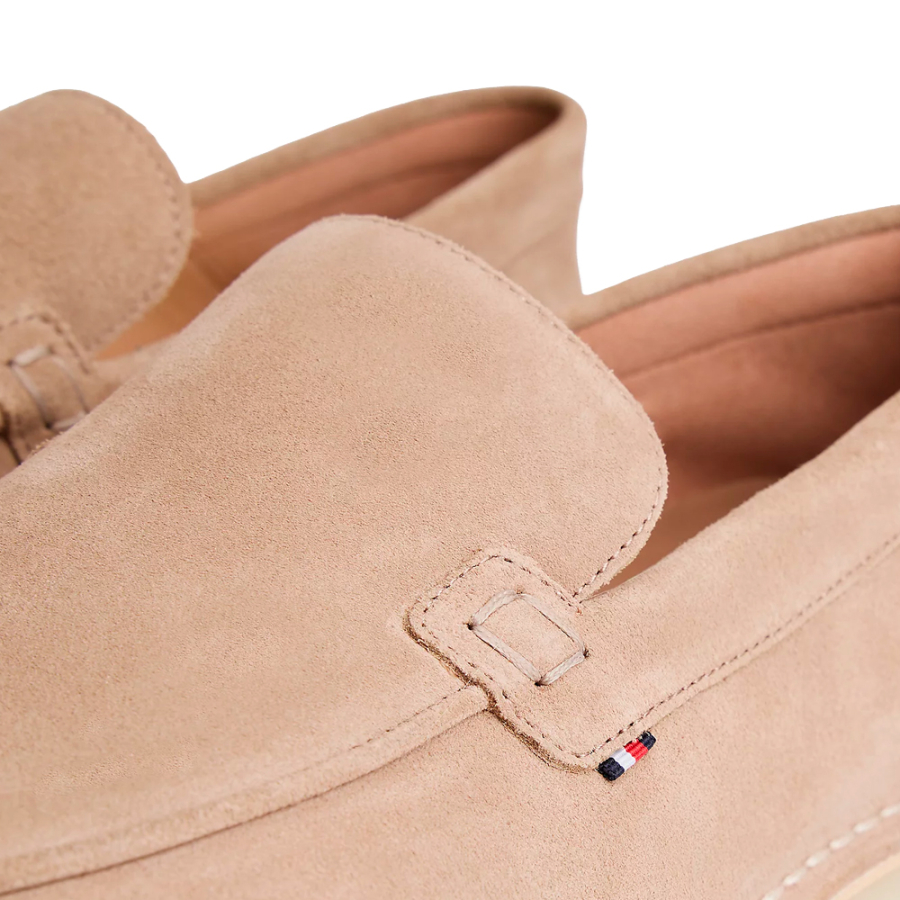 mocassins-de-camurca-com-logotipo-e-costura