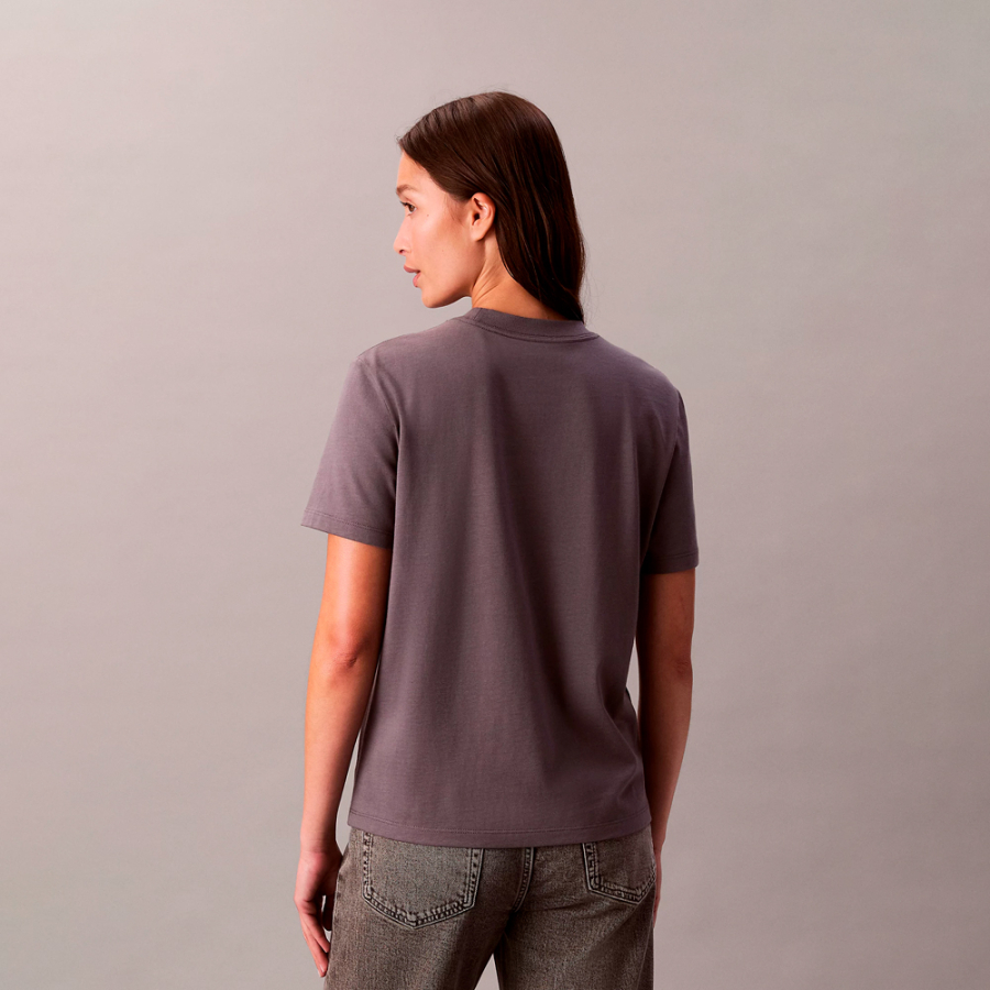 camisa-clasica-con-monograma-de-lentejuelas