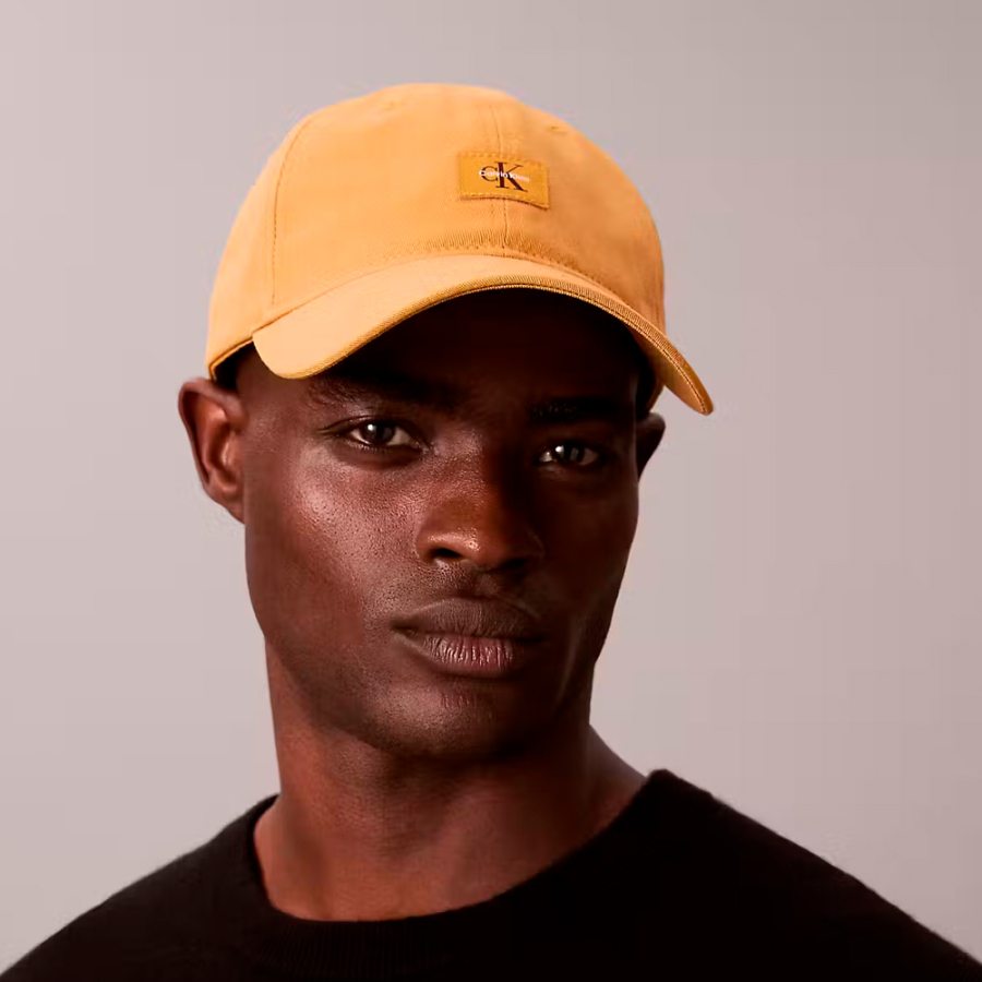 gorra-con-parche-de-monograma-tejido